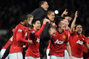 Chicharito logra segundo título de liga con el ManU