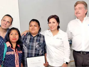 Bodas gay reencienden la polémica; Robles defiende iniciativa
