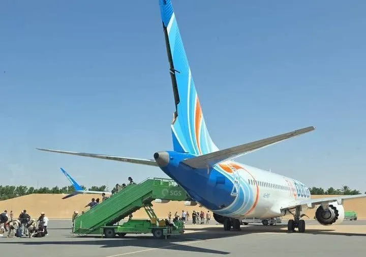 Vuelo de Flydubai activa alerta y aterriza de emergencia en Arabia Saudita tras incidente en la cabina