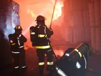 Incendio en fábrica de algodón en La Ciénega continúa bajo control parcial