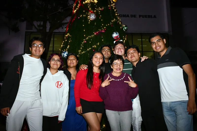 buap-arbol-navidad-area-salud