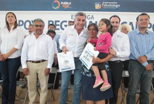 Tony Gali entrega obras de reconstrucción en la Mixteca