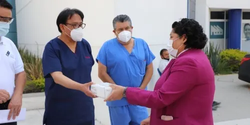 Dona ayuntamiento de San Andrés Cholula equipo para estudios histopatológicos
