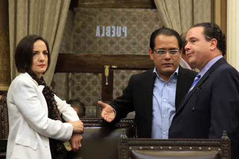 Nuevamente bancada panista traiciona a Espina