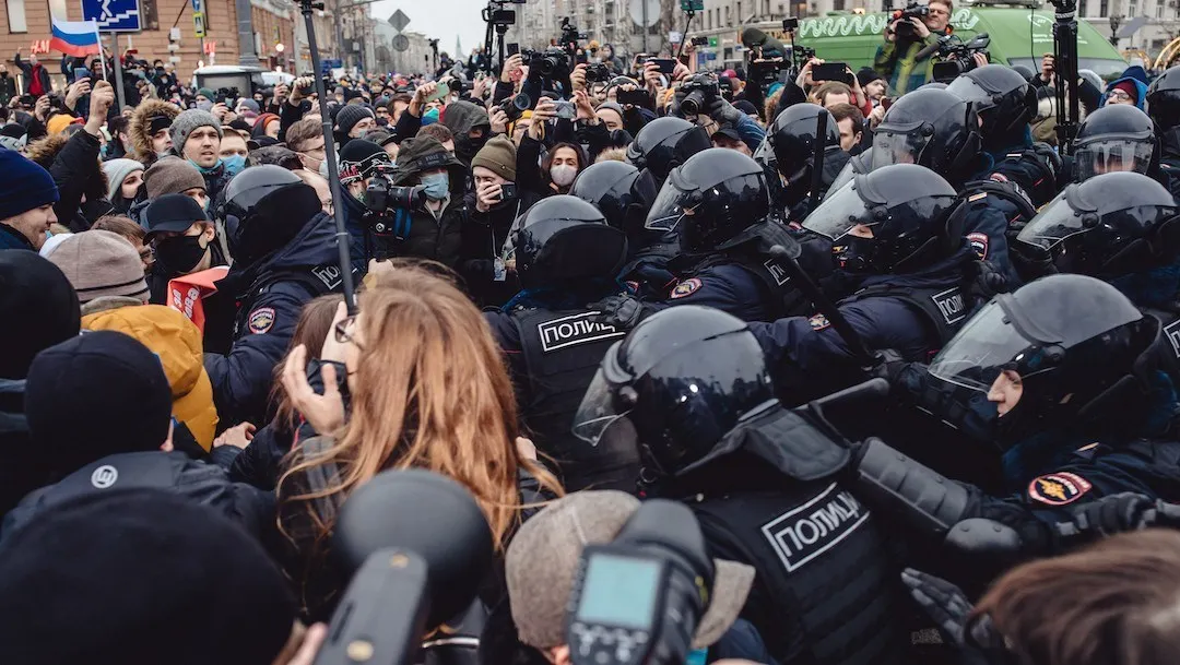 Detienen a al menos 60 periodistas tras manifestaciones de opositores en toda Rusia