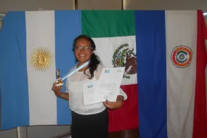 Gana alumna de UTTECAM, 2o lugar internacional en foro de ciencia en Argentina