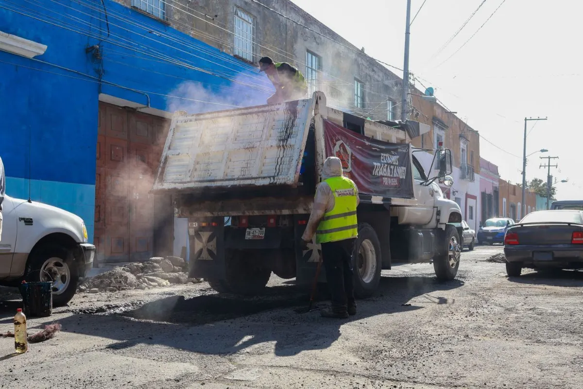 Avanza campaña Bacheando Puebla 2026 en el Barrio de Analco