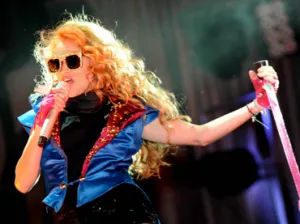 Paulina Rubio anuncia disco y dueto con Selena Gomez