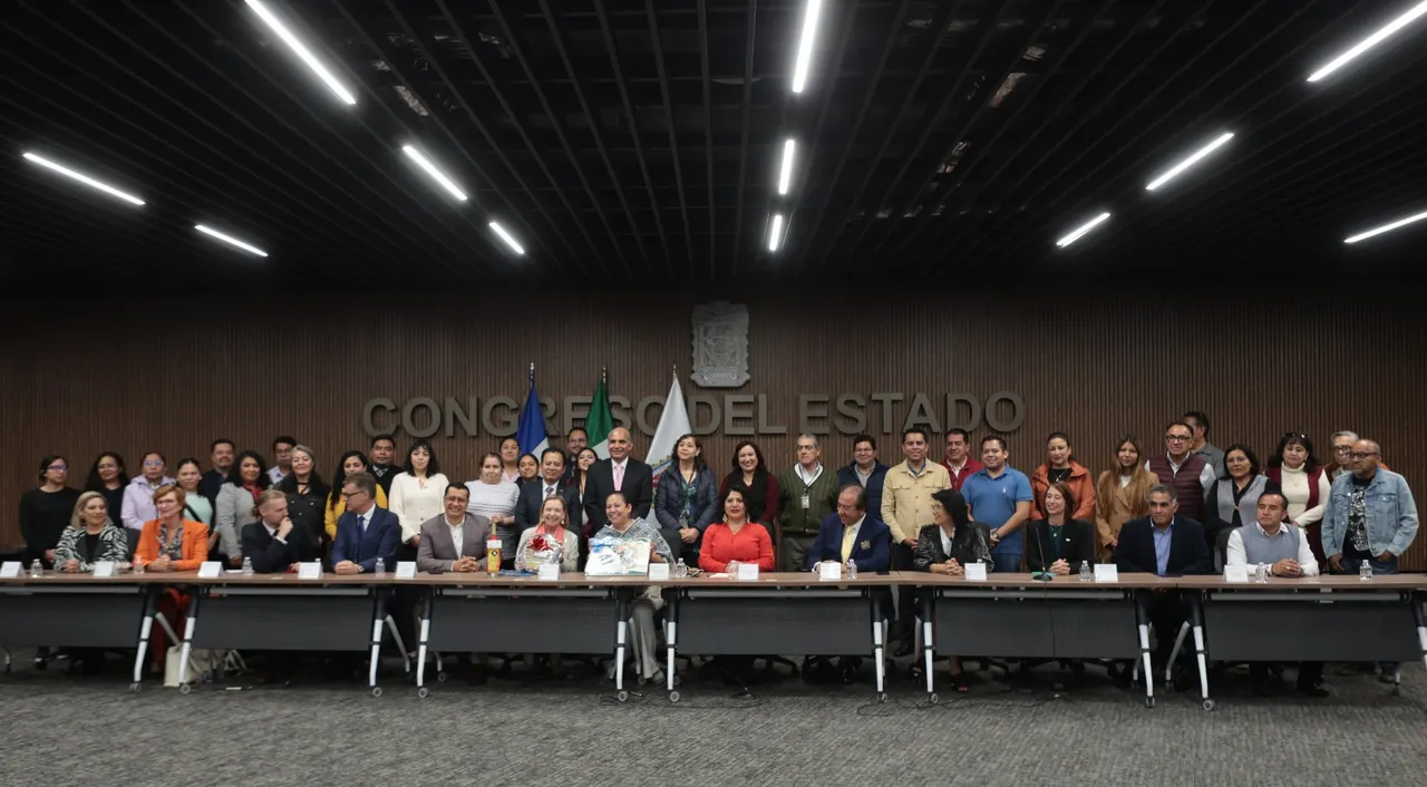 Recibe Congreso de Puebla la visita de la embajadora de Francia en México