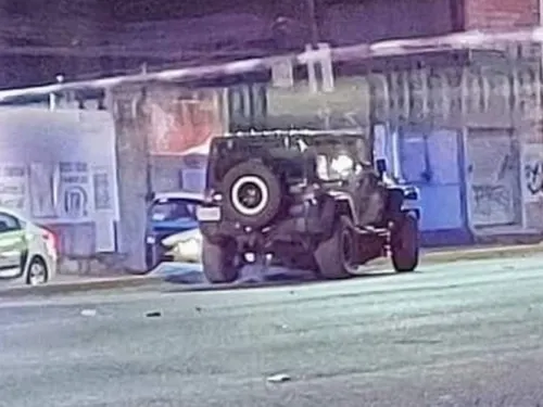Automovilista se pasa el rojo y mata a repartidor de comida