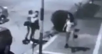 Sujeto golpea aparatosamente a una mujer por que se negó a besarlo