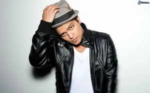 Eligen a Bruno Mars para cantar en el Super Bowl