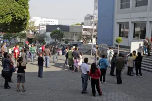 Protección Civil implementa revisión en edificios tras movimiento telúrico