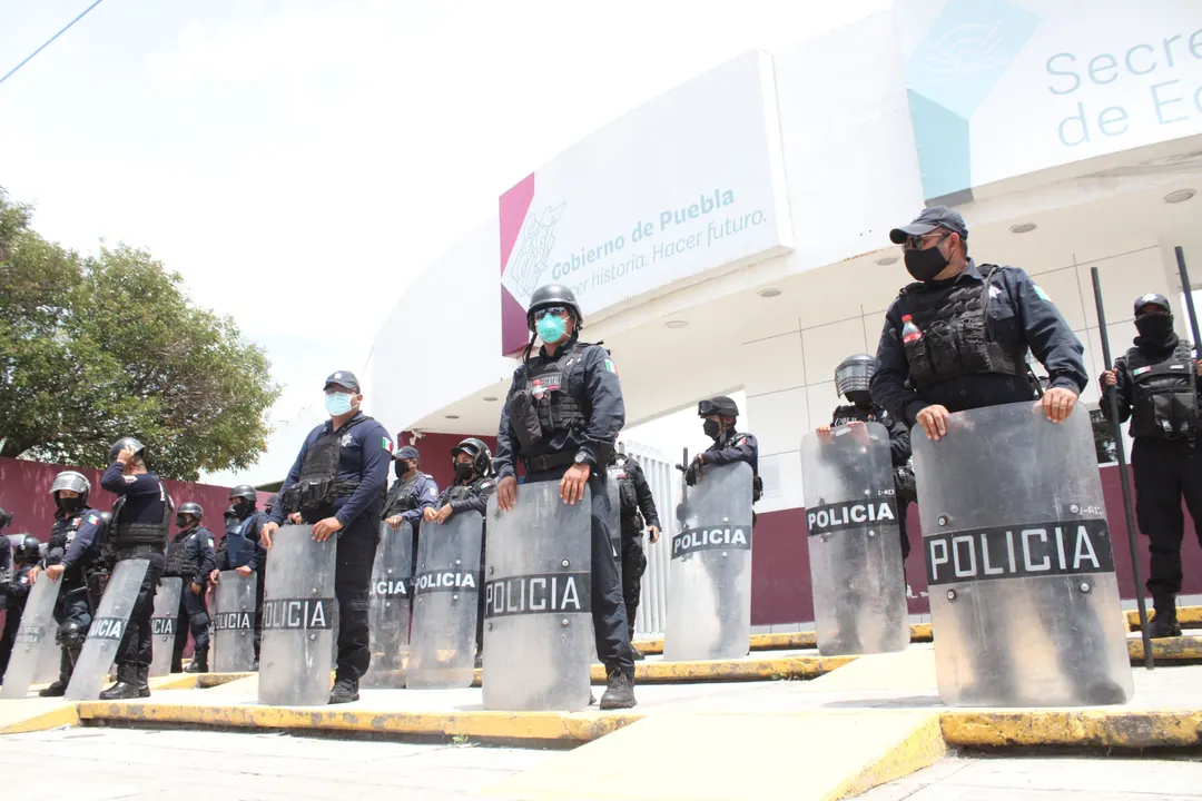 Desaloja SSP a maestros de la SEP en Puebla