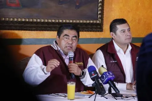 Pide Barbosa investigar exceso de propaganda electoral en el transporte público