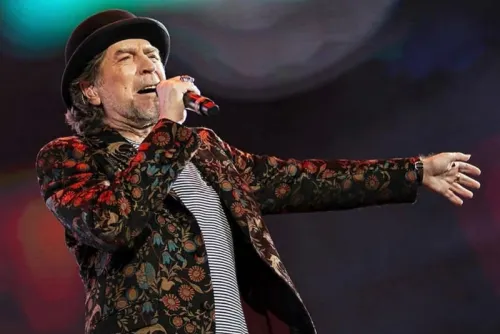 Lo primero que hizo tras su operación fue pedir un cigarro, dice amigo de Joaquín Sabina