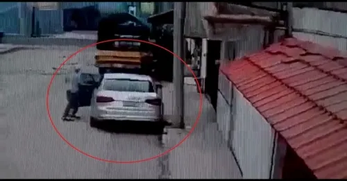 Roban vehículo en la colonia San Baltazar Campeche