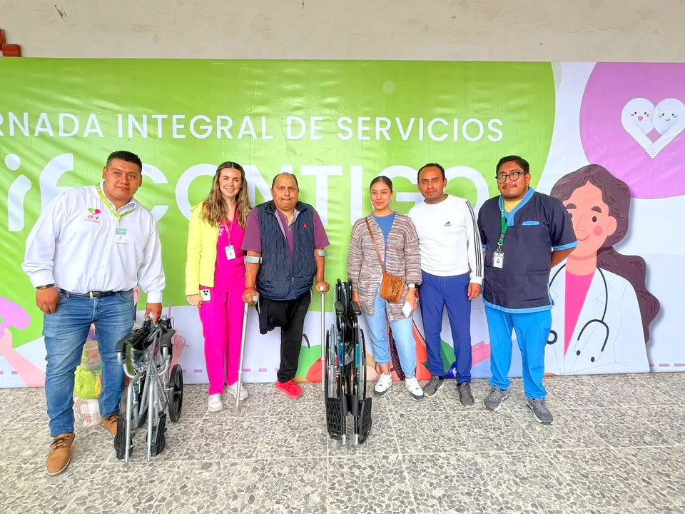 DIF de San Martín Texmelucan mejora calidad de vida de personas con la entrega de aparatos ortopédicos