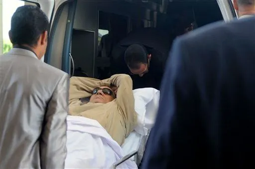 Condenan a Hosni Mubarak a cadena perpetua