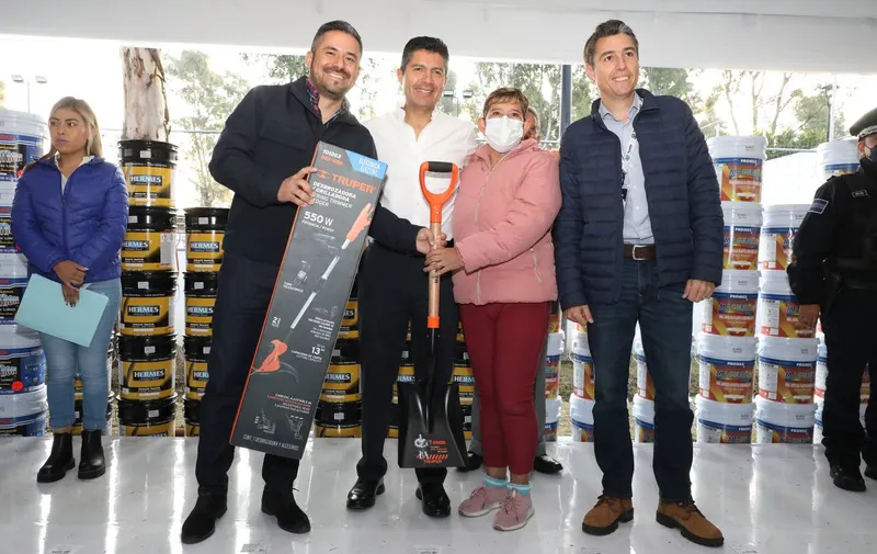 Entrega de materiales a comités de participación