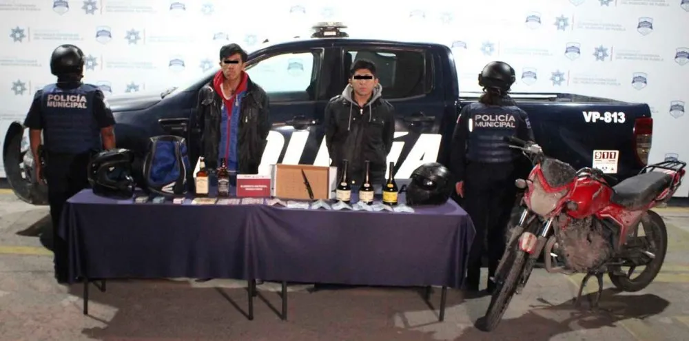 Policía municipal detuvo a dos hombres presuntamente dedicados al robo a negocio y a transeúnte con violencia