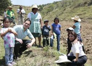 PVEM sí cumple; planta 16 mil árboles: Juan Pablo Kuri