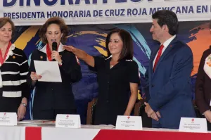 Rinde Dinorah López protesta como presidenta honoraria de la Cruz Roja en Puebla