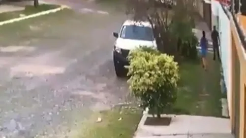 Exhiben a sujeto que arroja semen a una joven que hacía ejercicio en calles de Jalisco