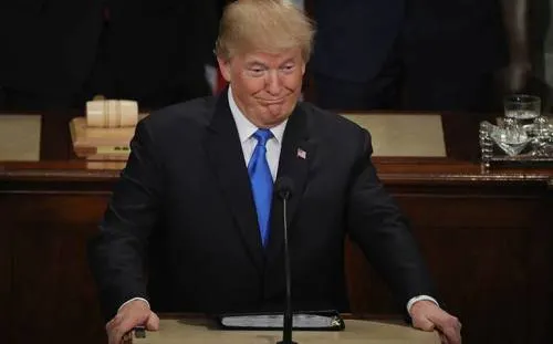 Trump acusa al FBI de politizar investigación sobre trama rusa a favor de demócratas