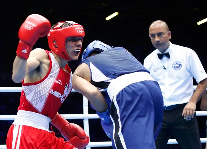 Óscar Valdez saca la cara por el boxeo, gana y sigue vivo