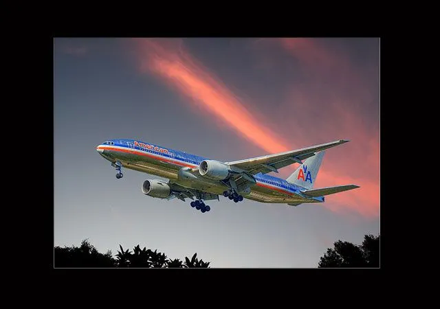Avión de American Airlines choca contra aves y tiene que aterrizar de emergencia