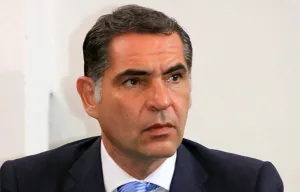 Gobernadores que son lastres para sus partidos