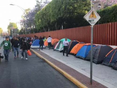 Diputados suspenden sesión por bloqueo de CNTE en San Lázaro