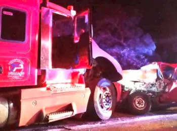 Dos muertos y dos lesionados deja choque entre camioneta y tráiler, en la federal El Seco -Azumbilla