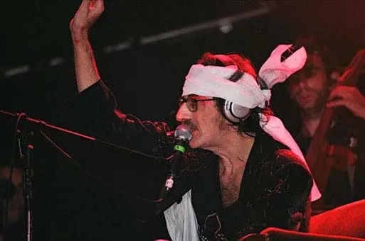 Charly García pasa la noche en hospital