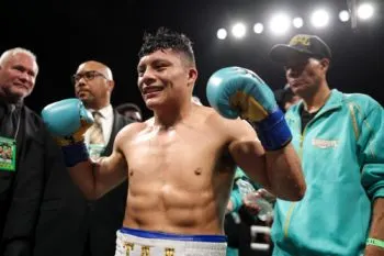 ‘Pitbull’ Cruz noquea a Néstor Bravo y retiene título interino del CMB