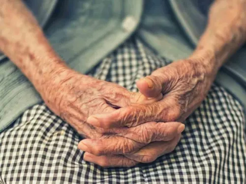 Abuelita ha sido detenida dos veces por no quedarse en casa; no tiene para comer
