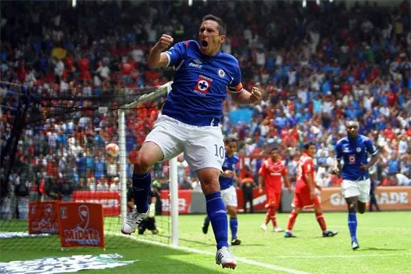 Cruz Azul no tiene piedad del Toluca le gana 3-0