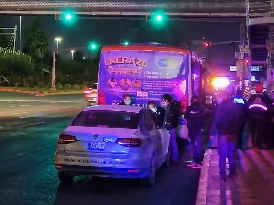 Pasajera recibe balazo y muere en la Vía Atlixcáyotl