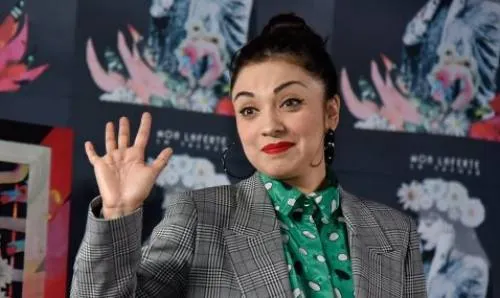 Mon Laferte se molesta con reportero por hacerle preguntas machistas (+video)