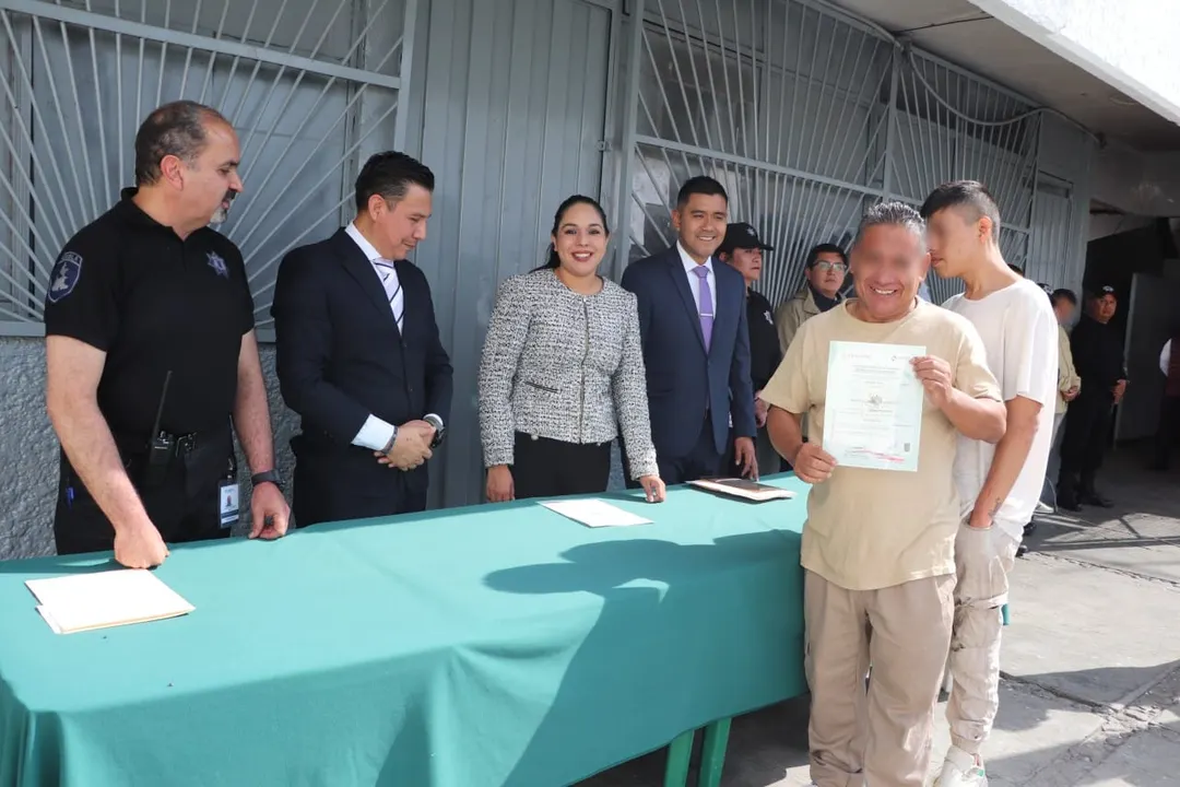 Tonantzin Fernández reconoce a reos que culminaron cursos del Icatep