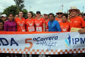 Como “exitosa” calificó Alonso de Moreno Valle la V Carrera de la Mujer