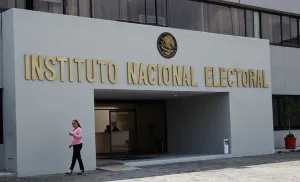 PVEM y cines, multados por el INE