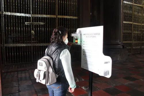 Iglesias poblanas abrieron sus puertas después de cuatro meses.