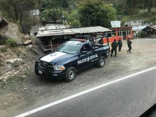 Camino a ‘Tierra Caliente’ refuerzan seguridad de López Obrador