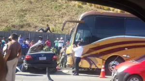 Camión de Banda El Limón embiste auto y mata a 3 en Guatemala