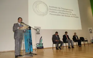 Imparte taller Carlos Loeschmann sobre transparencia en la BUAP