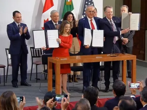 Firman negociadores acuerdos modificatorios al T-MEC