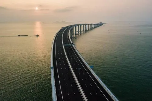 China inaugura el puenta marítimo más grande del mundo