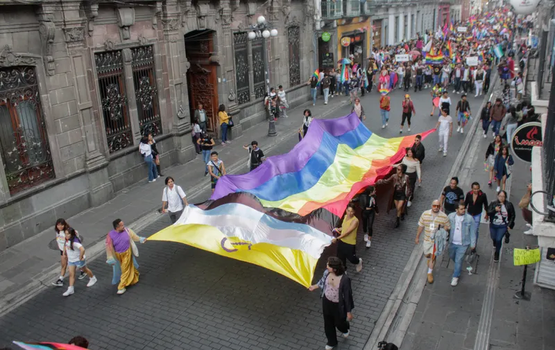 Marcha del Orgullo LGBT+ 2025 en Puebla exige nueva ley contra la discriminación